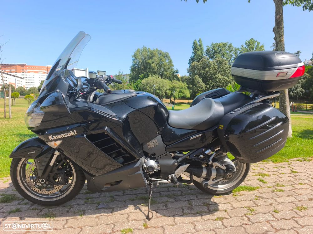 Kawasaki GTR 1400 - 1