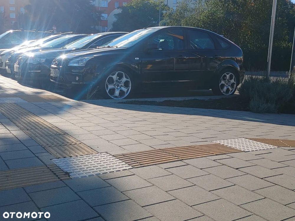 Ford Focus 2.0 16V Titanium - 12