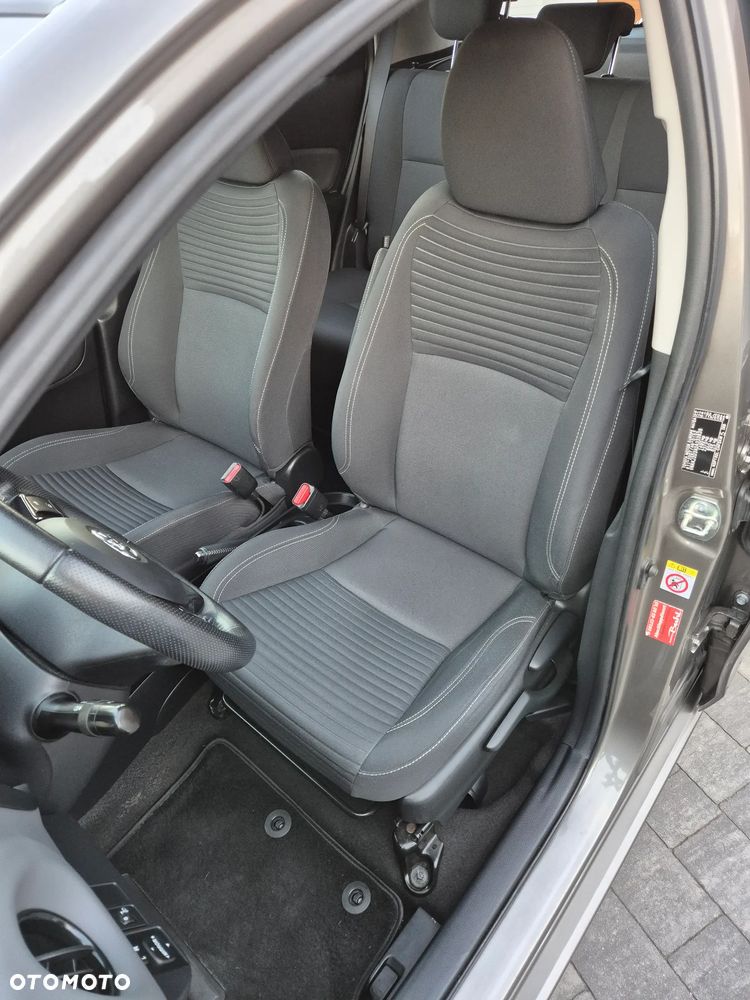 Toyota Yaris 1.33 VVT-i Lounge - 31