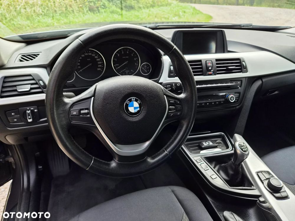 BMW Seria 3 320i - 18