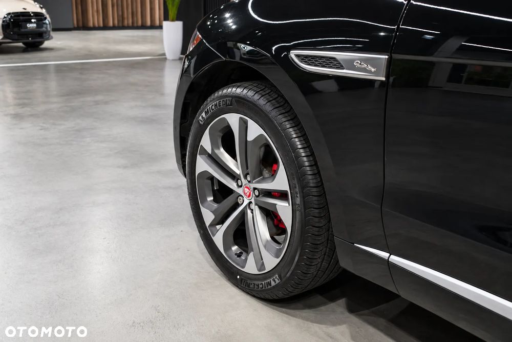 Jaguar F-Pace - 19