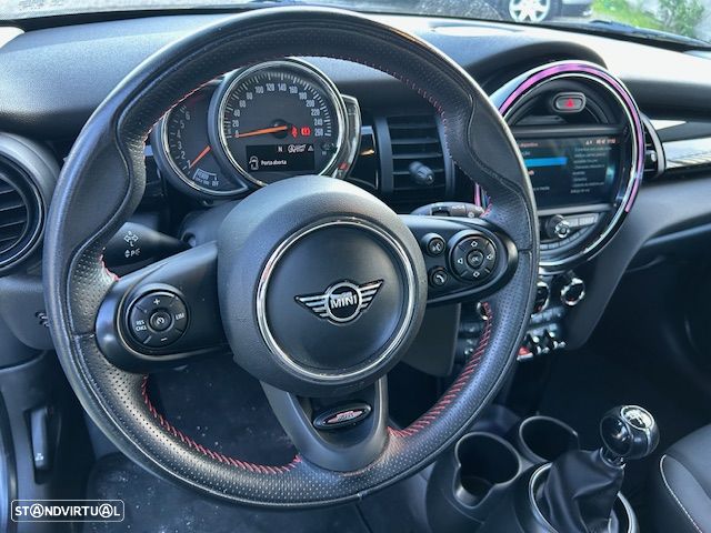 MINI 5 Portas One 60 Years Chili - 17