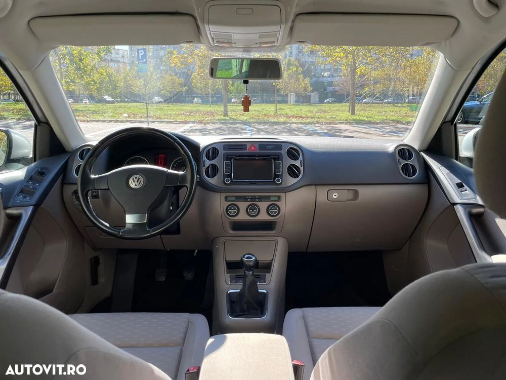 Volkswagen Tiguan - 11