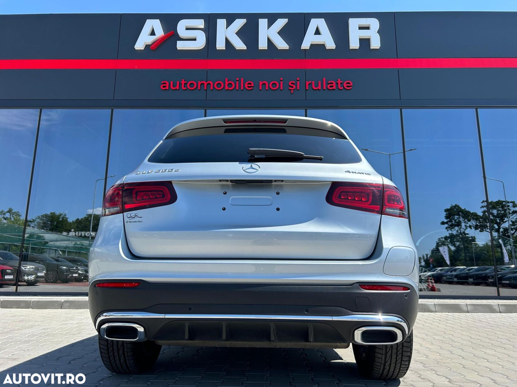 Mercedes-Benz GLC 300 e 4Matic 9G-TRONIC AMG Line - 6
