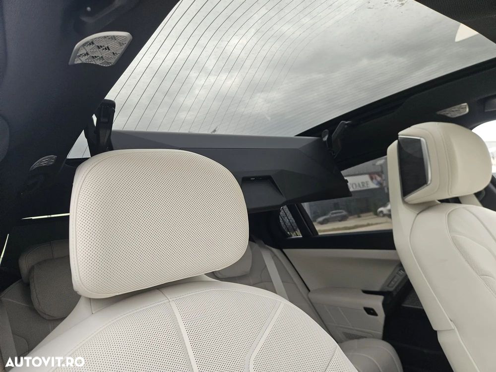 BMW Seria 7 740d xDrive MHEV - 22