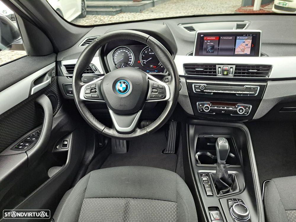BMW X1 25 e xDrive Corporate Edition - 8
