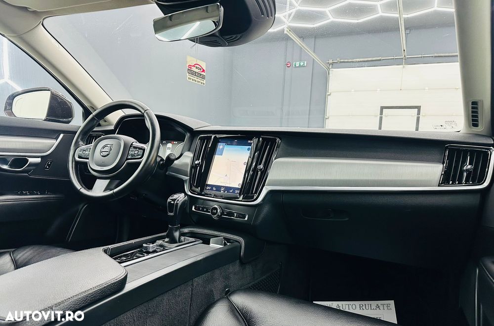 Volvo V90 D3 Momentum Pro - 21