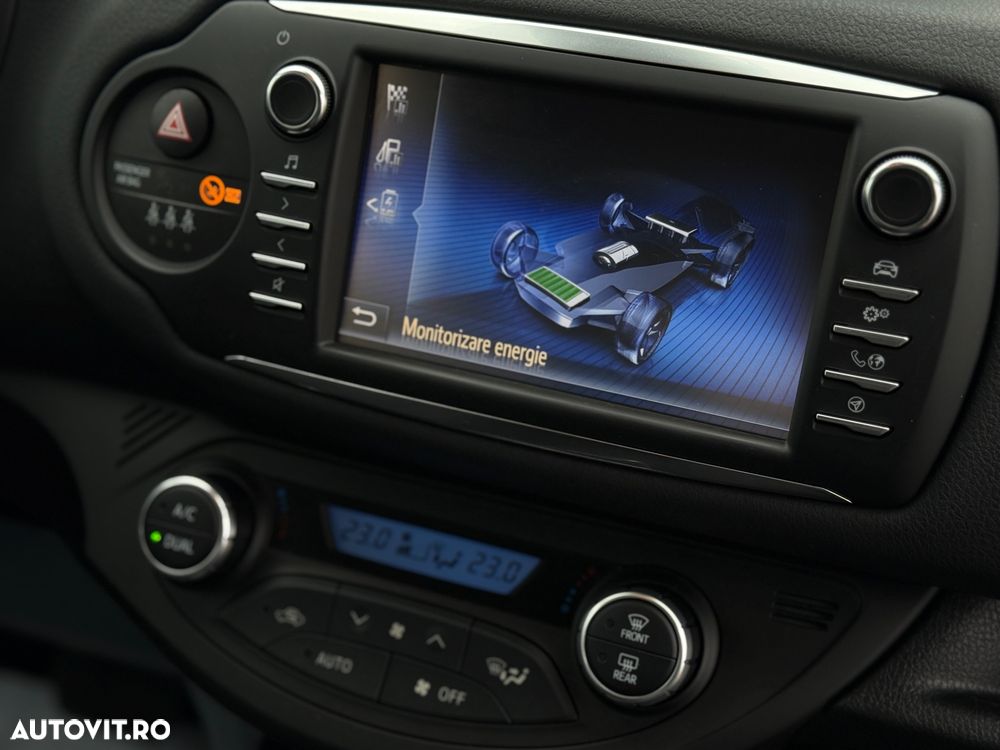 Toyota Yaris Hybrid 1.5 VVT-i Team Deutschland - 12