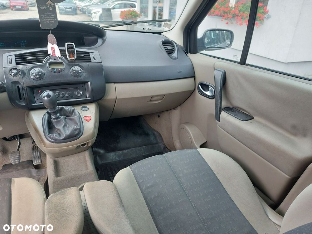 Renault Grand Scenic - 17