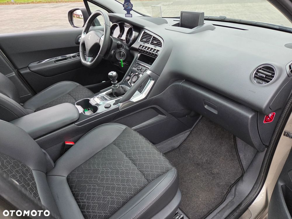 Peugeot 3008 1.2 PureTech GPF Allure S&S - 17