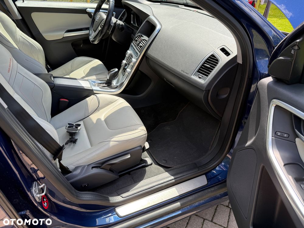 Volvo XC 60 D4 Drive-E Ocean Race - 11