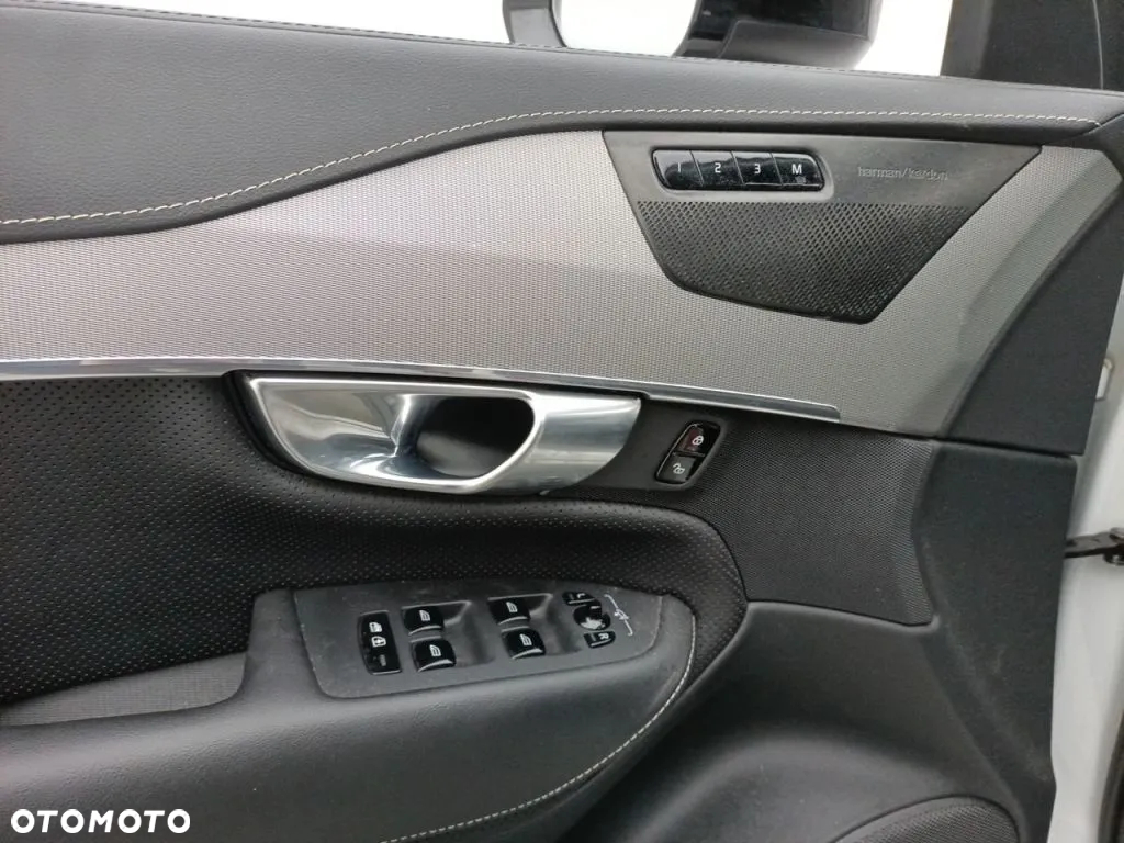 Volvo XC 90 T8 AWD Plug-In Hybrid R-Design 7os - 5