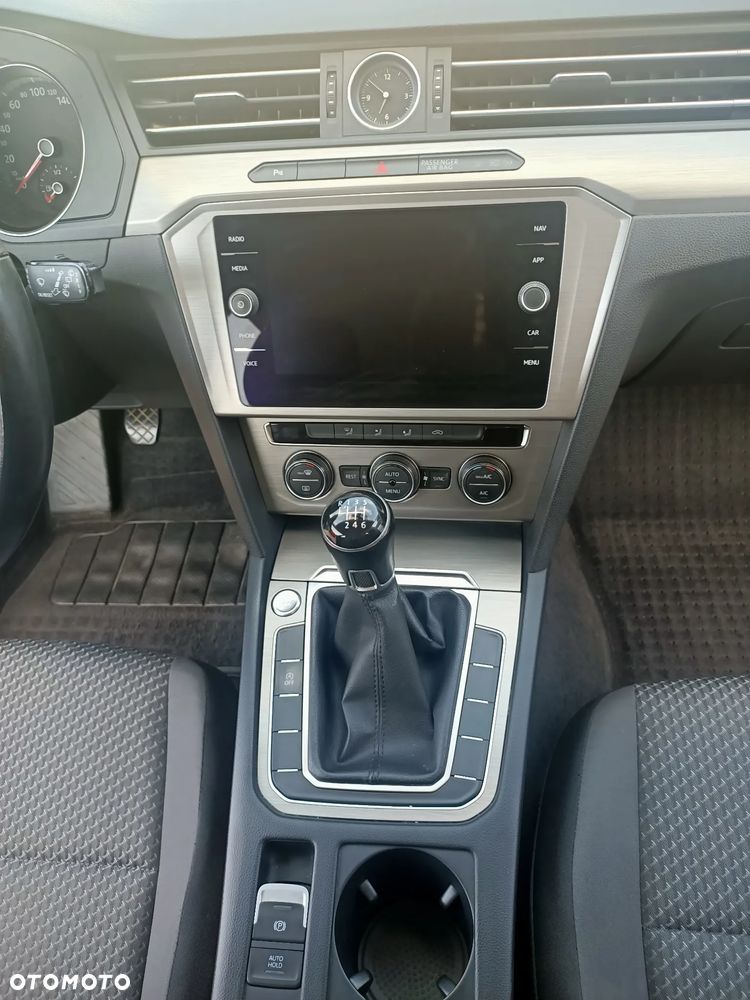 Volkswagen Passat 1.4 TSI BMT Trendline - 13