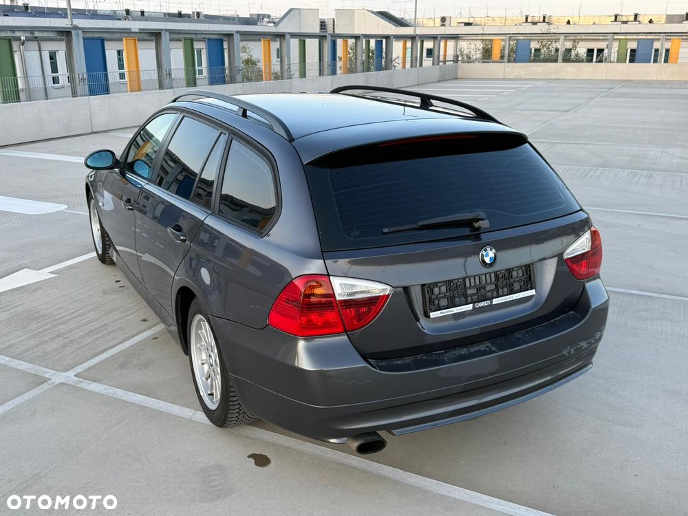 BMW Seria 3 320i - 4