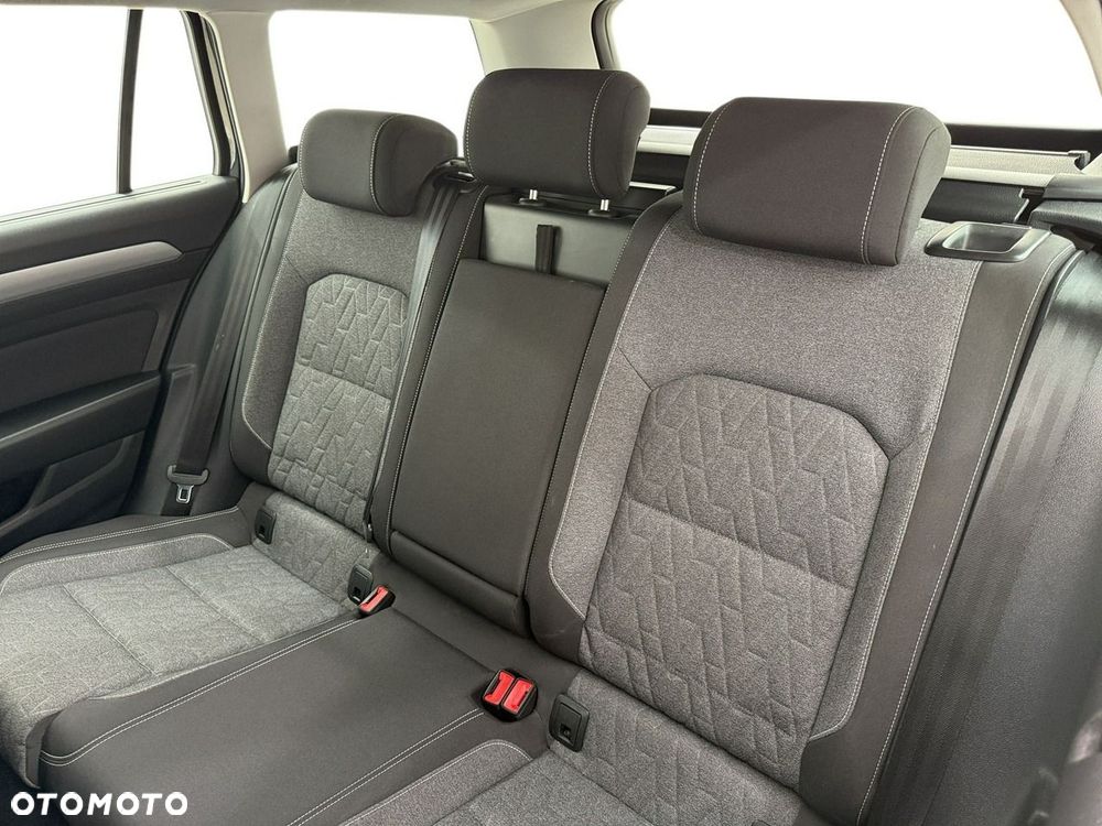 Volkswagen Passat - 13