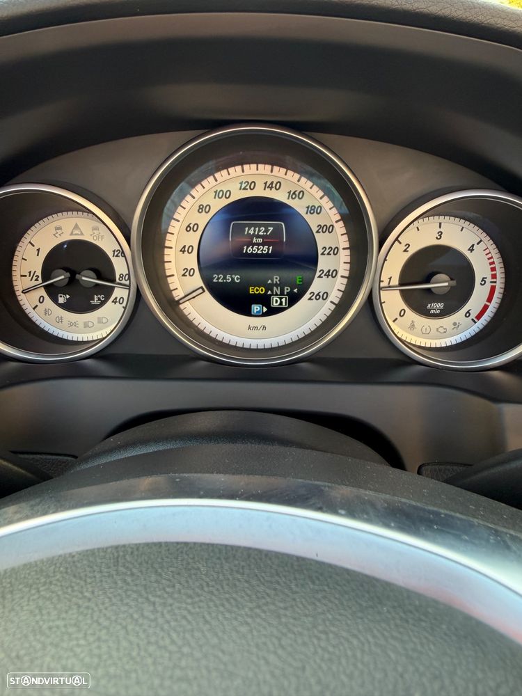 Mercedes-Benz E 220 CDI DPF BlueEFFICIENCY 7G-TRONIC Avantgarde - 25
