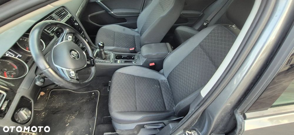 Volkswagen Golf - 27