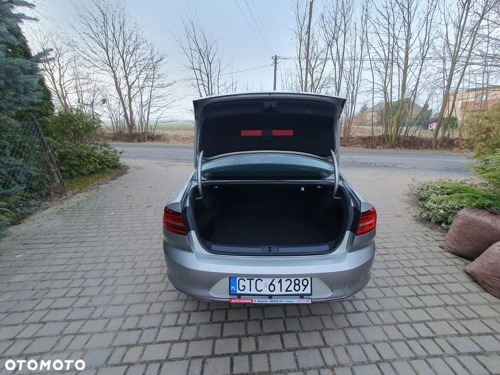 Volkswagen Passat 2.0 TDI SCR DSG Highline - 8