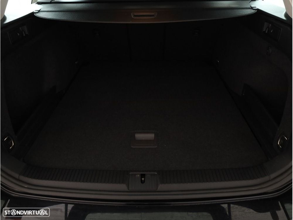VW Passat Variant 2.0 TDi Business DSG - 17