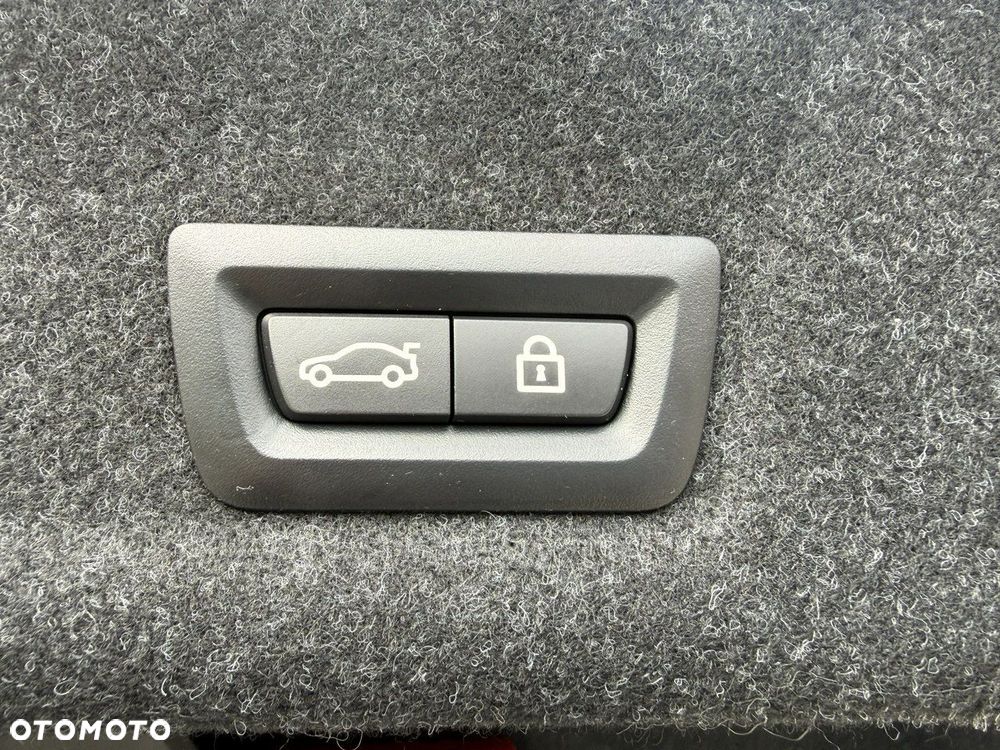 BMW Seria 3 320d xDrive M Sport sport - 38