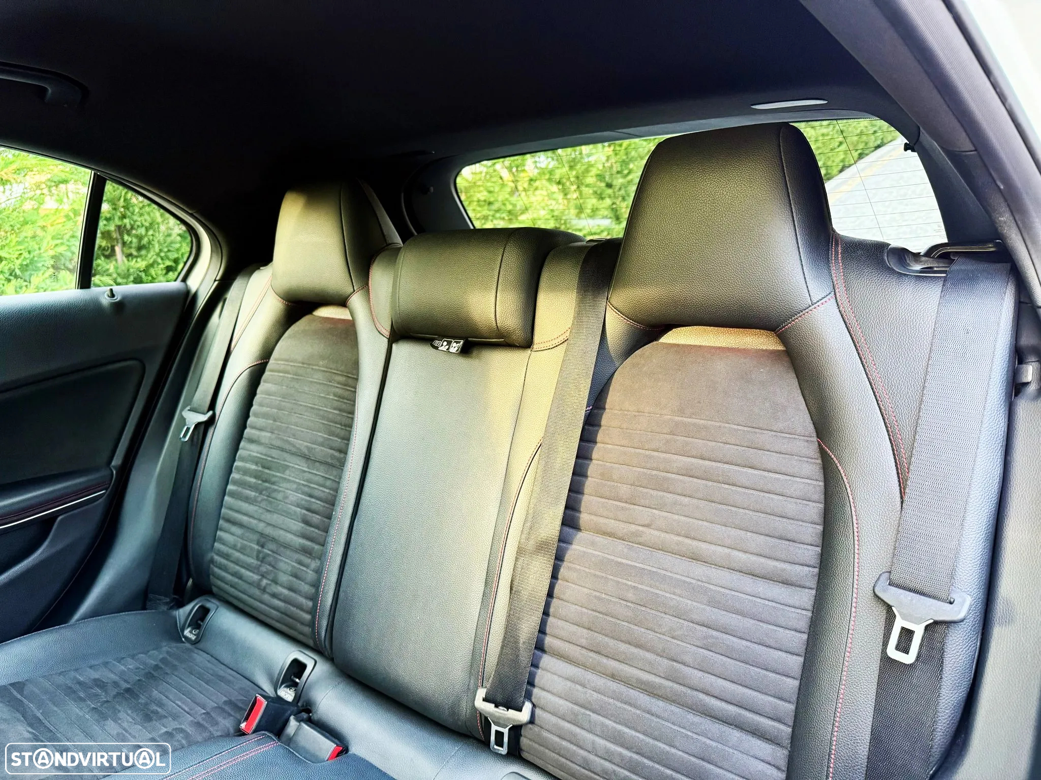 Mercedes-Benz A 180 d 7G-DCT AMG Line - 23