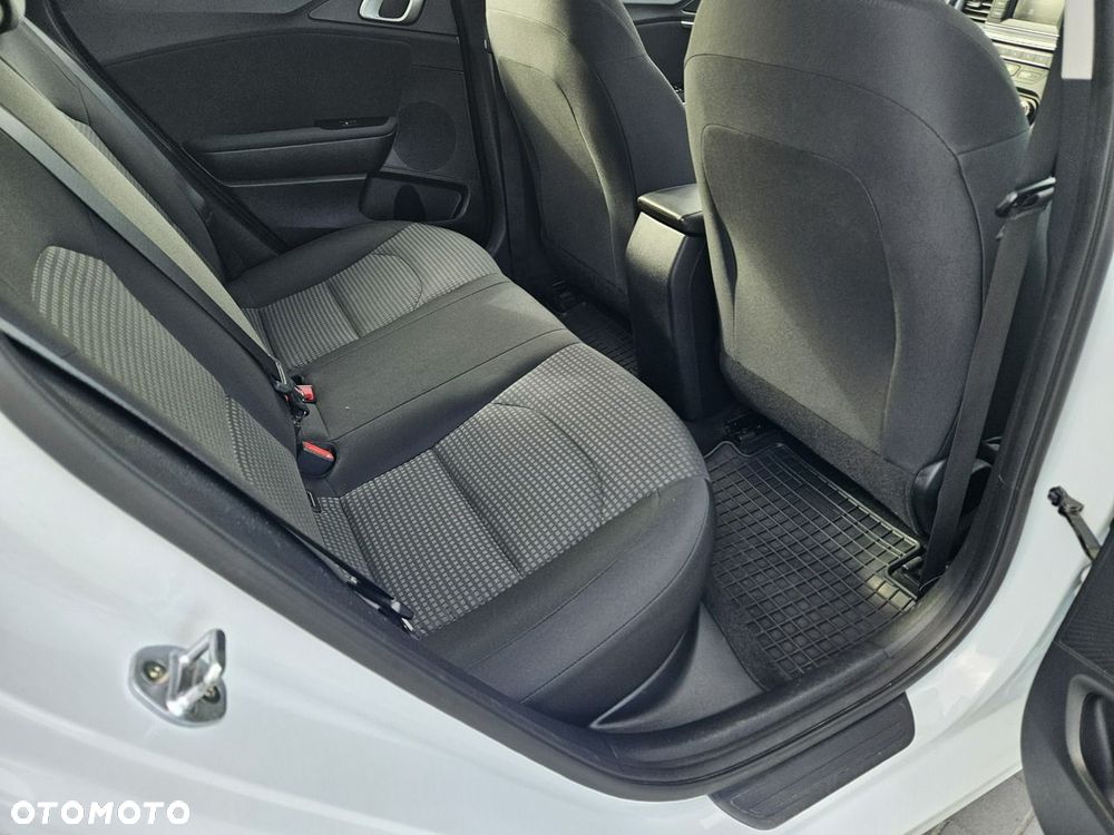 Kia Ceed - 10