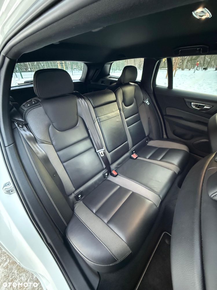 Volvo V60 D4 Geartronic R-Design - 20