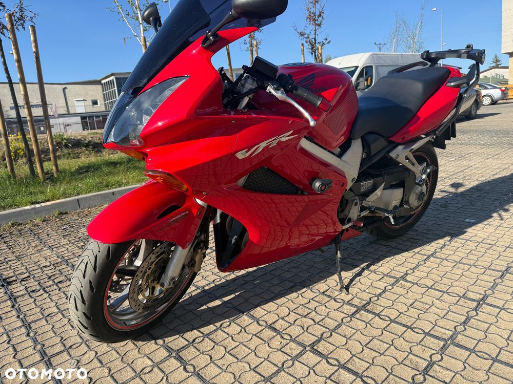 Honda VFR - 13