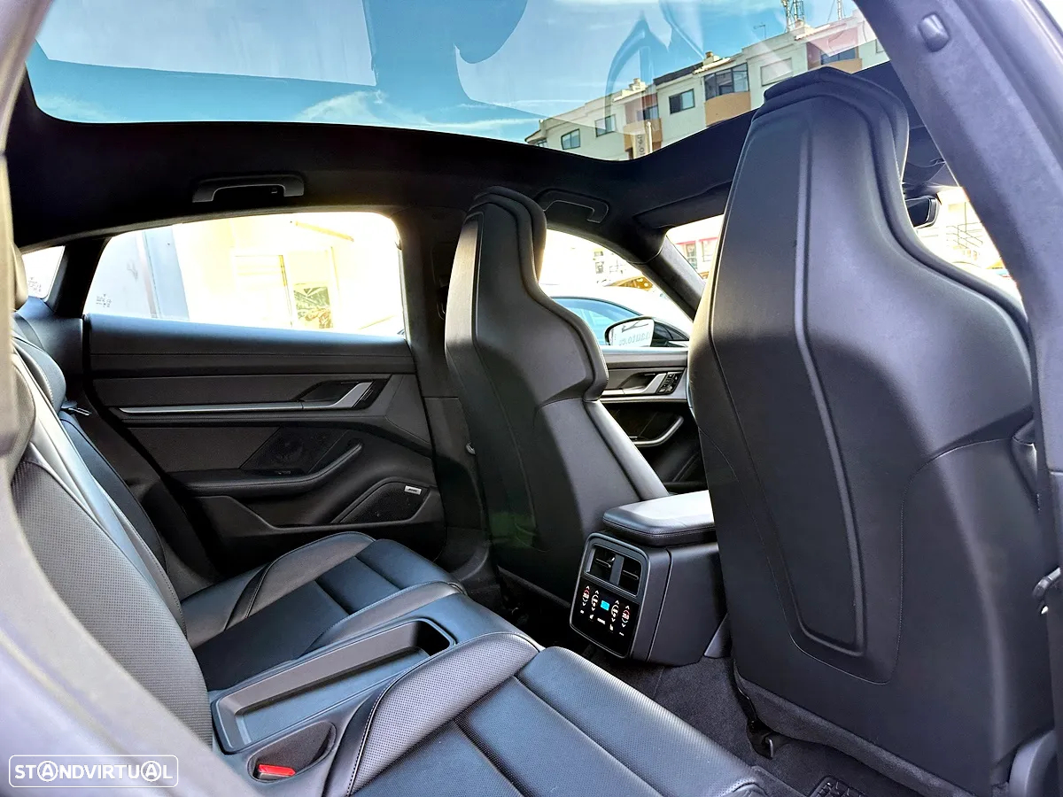 Porsche Taycan Turbo S - 33