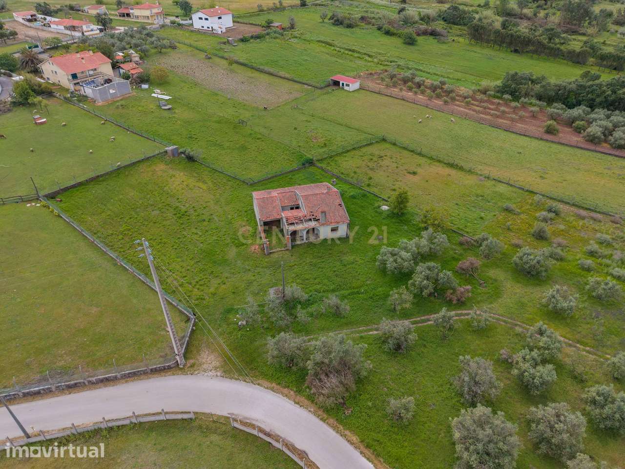 Terreno com Moradia em Construção - Grande imagem: 3/9