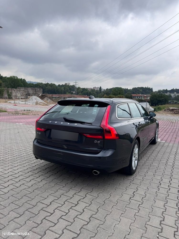 Volvo V90 2.0 D4 Momentum Geartronic - 9