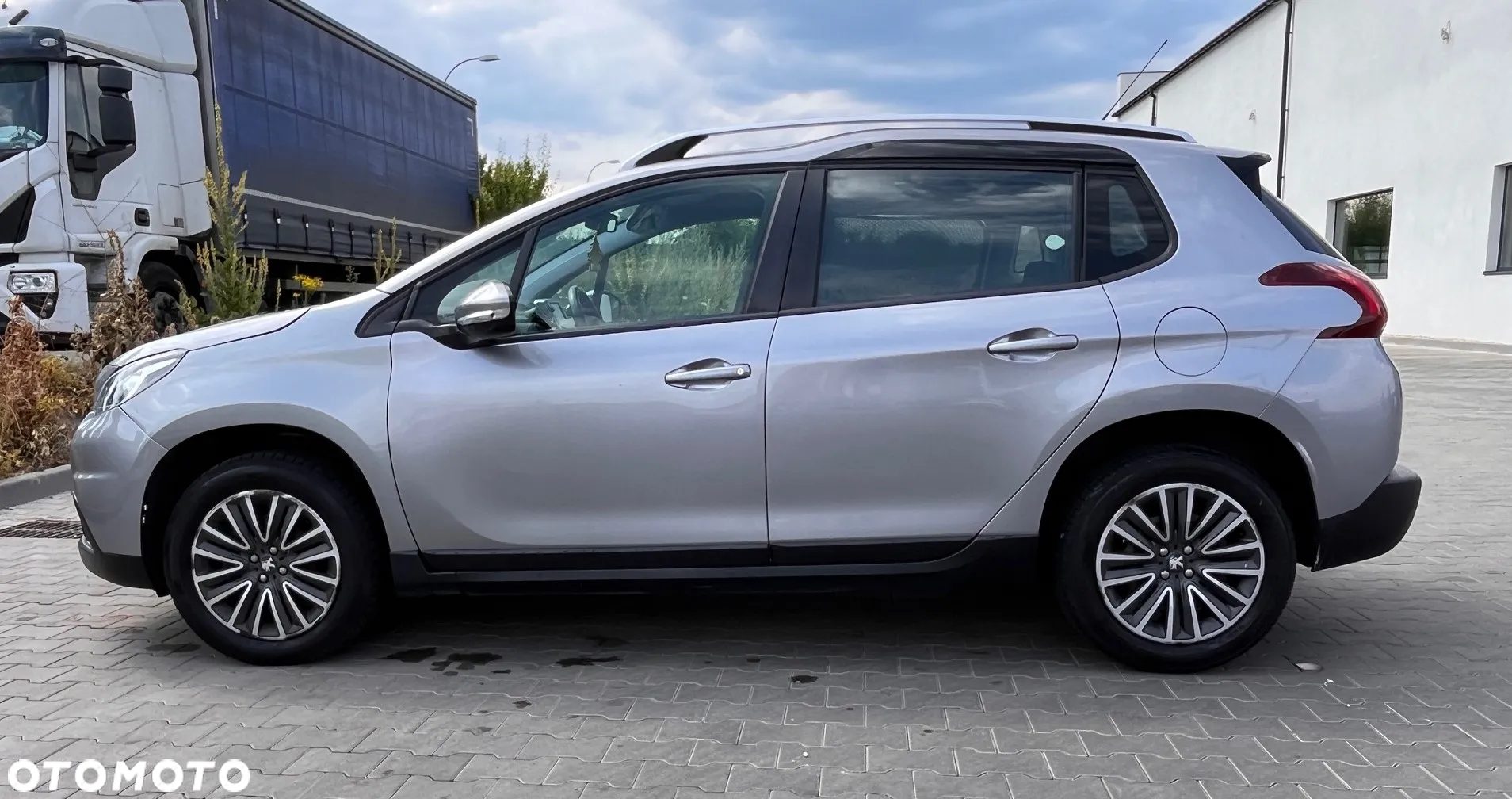 Peugeot 2008 - 8