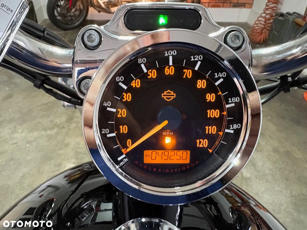Harley-Davidson Sportster Custom 1200C - 25