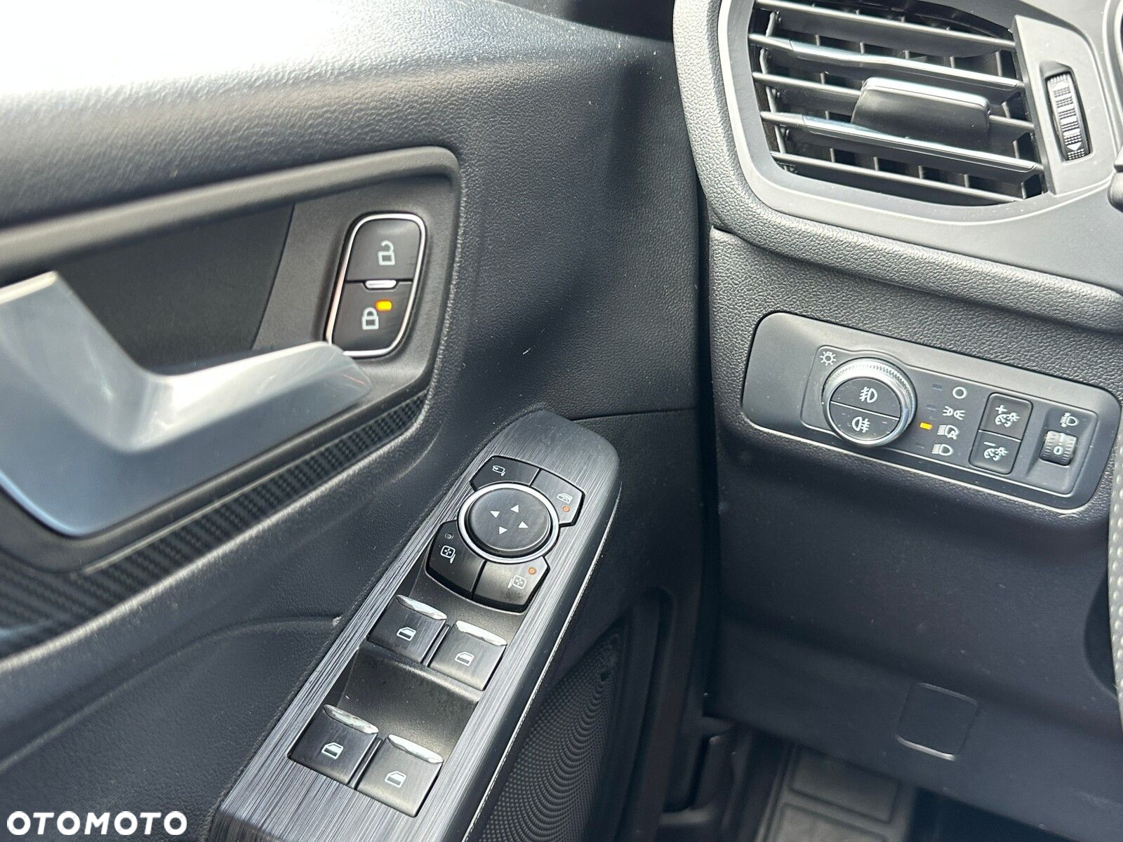 Ford Kuga 2.5 FHEV FWD ST-Line - 22