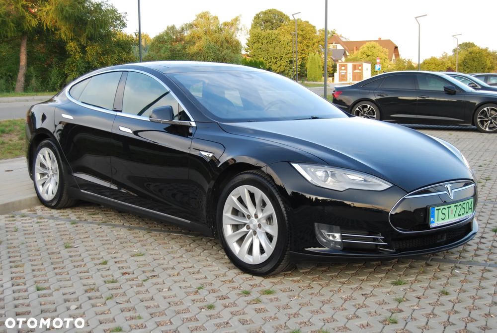 Tesla Model S - 3