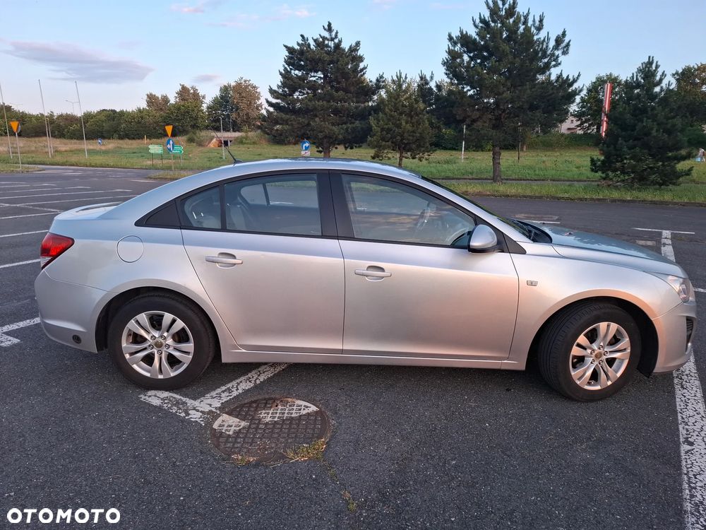 Chevrolet Cruze 1.8 LS+ - 3