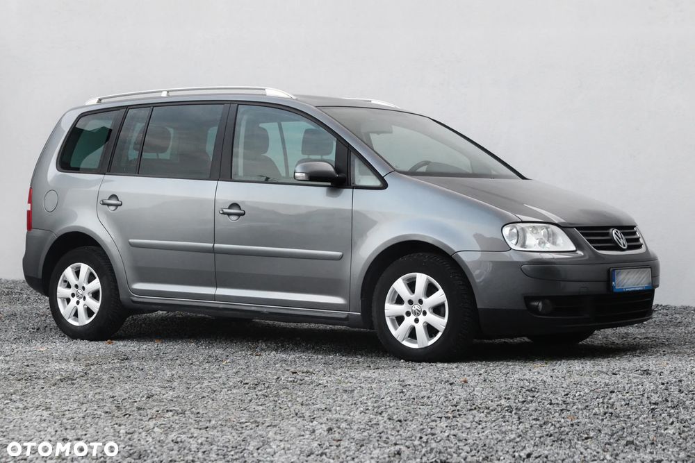 Volkswagen Touran 2.0 TDI Trendline DSG - 18