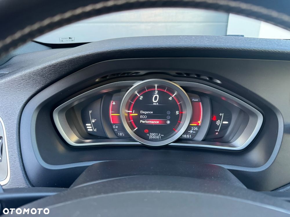 Volvo V40 D2 RDesign - 14