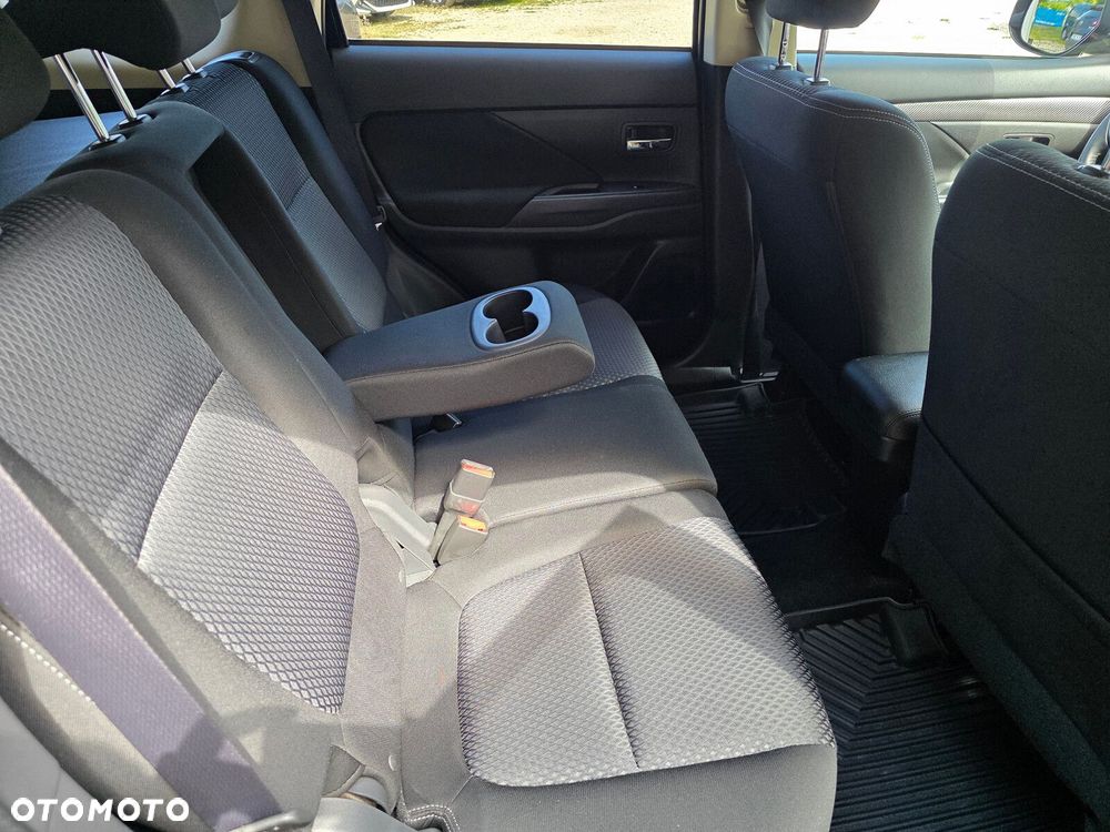 Mitsubishi Outlander - 13
