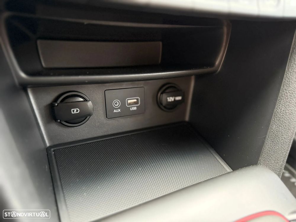 Hyundai Kauai 1.0 T-GDi Premium Pele/Tec.Vermelho - 10