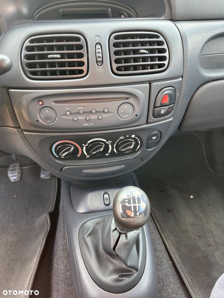 Renault Megane 1.6 - 13