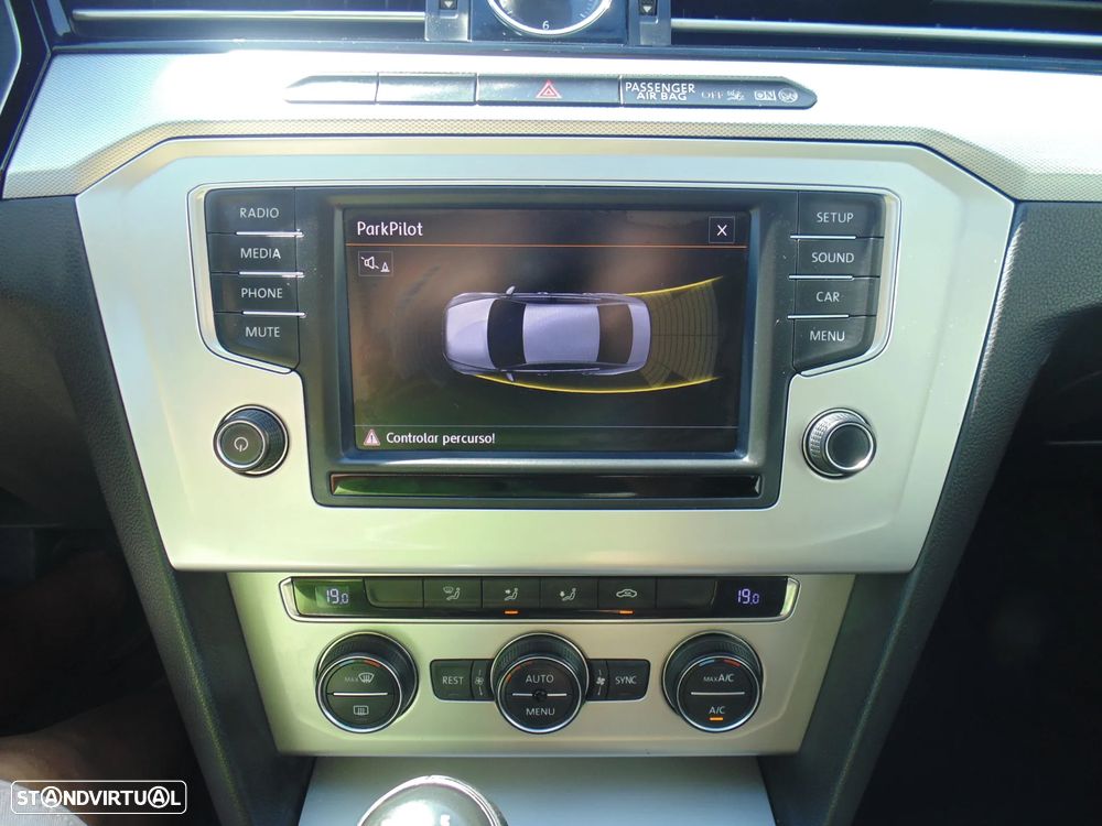 VW Passat 1.6 TDI Highline - 29