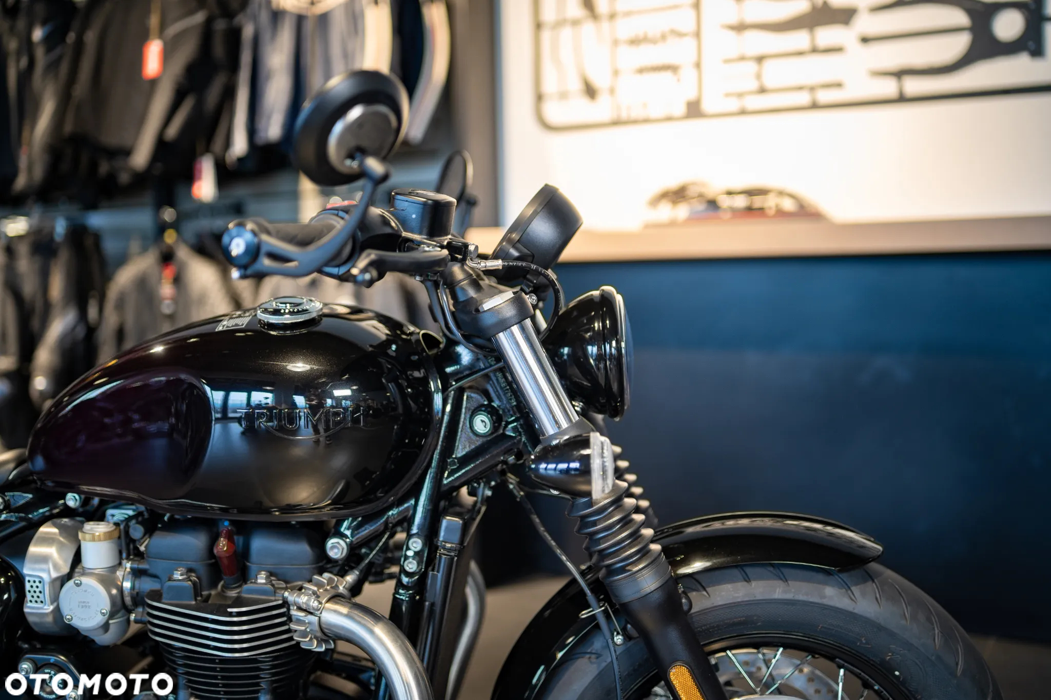 Triumph Bonneville Bobber - 17