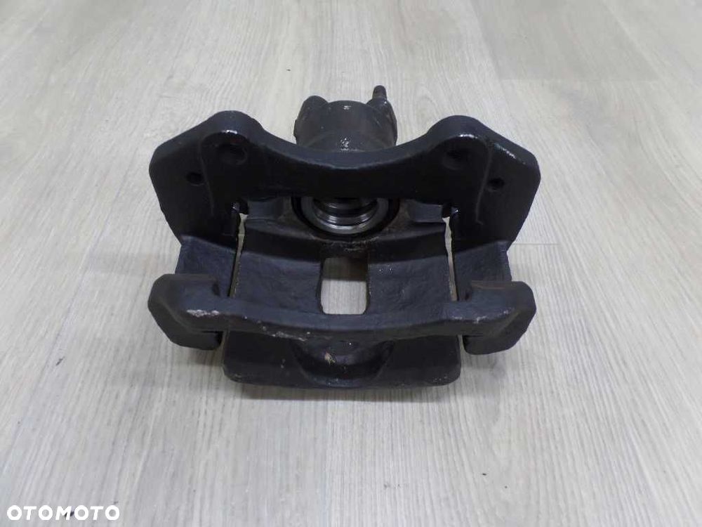 MITSUBISHI CANTER FUSO 7C18 4.9 DID ZACISK PRZOD PRAWY 07-12 - 5