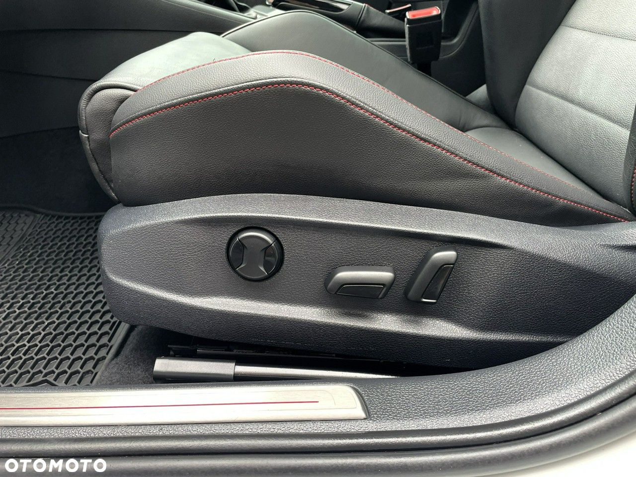 Volkswagen Golf GTI 2.0 TSI OPF DSG Performance - 13