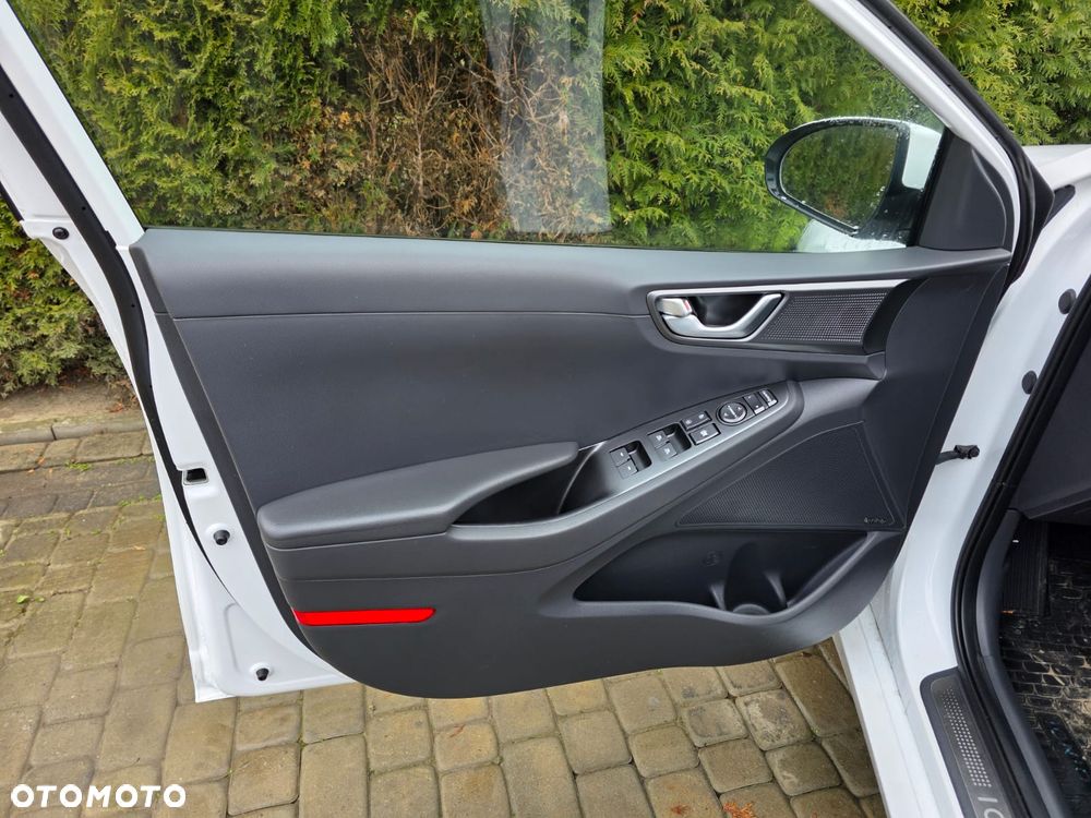 Hyundai IONIQ - 27