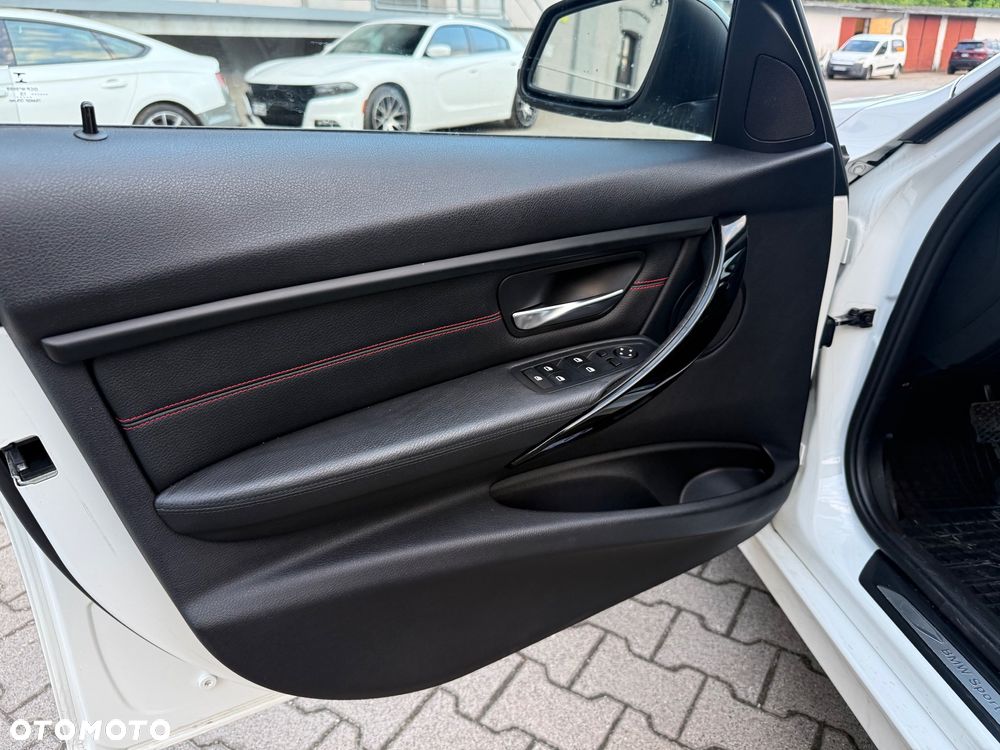 BMW Seria 3 328i xDrive Sport-Aut - 14