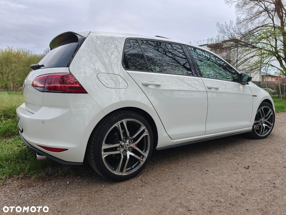 Volkswagen Golf - 14