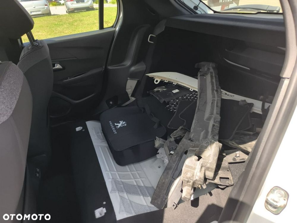 Peugeot 208 - 14