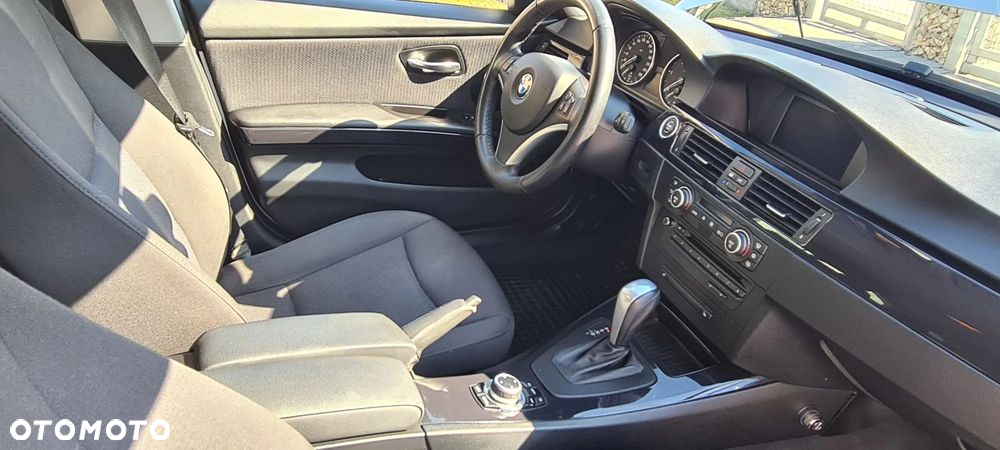 BMW Seria 3 320d DPF Touring - 7
